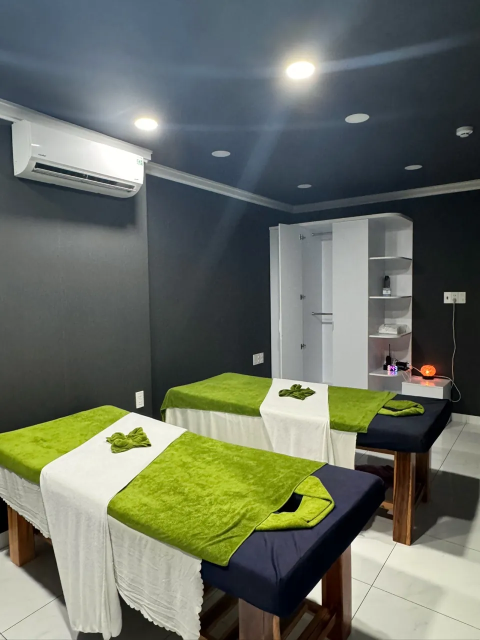 Nha Trang Men's Private Massage · shower area